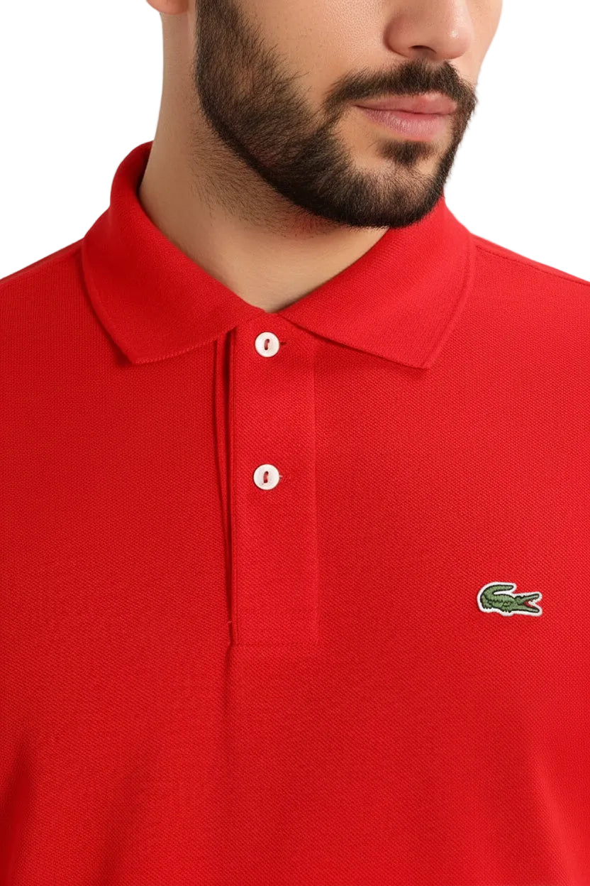 Rotes Lacoste L.12.12 Poloshirt für Herren mit Kroko-Logo auf der Brust, bequemes Baumwoll-Poloshirt, Nahaufnahme