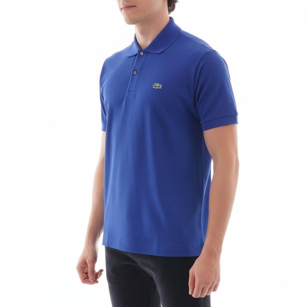 Hellblaues Lacoste Oceane Poloshirt für Herren, bequemes Polo mit typischem Krokodil-Logo, perfekt für sportlichen Look.
