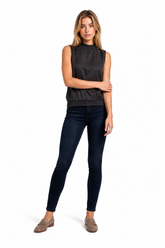 Emporio Armani Top Schwarz Ärmellos — on model