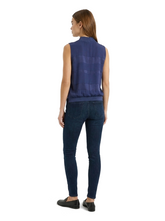 Emporio Armani R2K11T Weste Marineblau Gestreift — on model