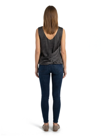 Armani Jeans Wickel-Top Schwarz — on model