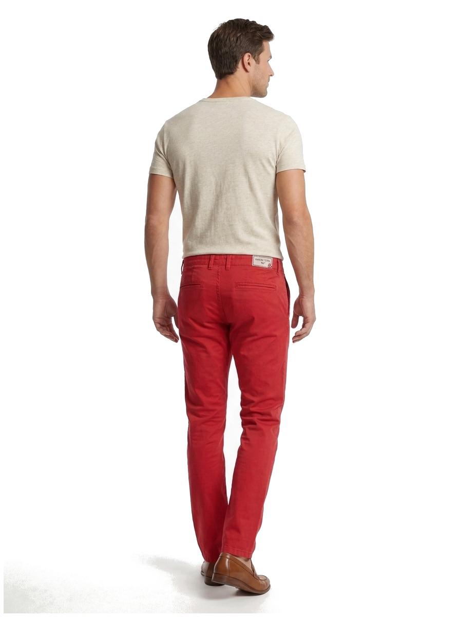 Armani Jeans Herrenhose Rot — on model