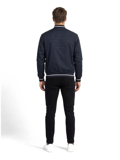 Armani Jeans Schlanke, leichte marineblaue Jacke — on model